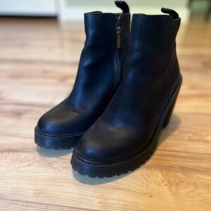 Dr. Martens Magdalena Chelsea Boots US9